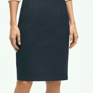 BROOKS BROTHERS BRAND NEW - NAVY SKIRT SIZE 4